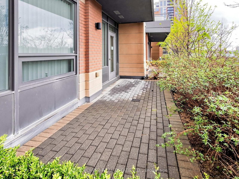 18 Uptown Dr photo 4