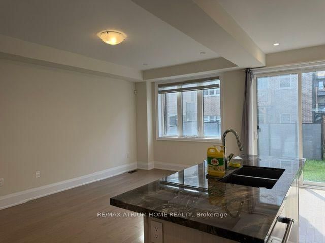 88 Tempel St photo 5