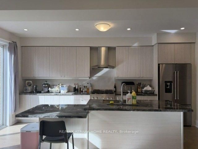 88 Tempel St photo 4