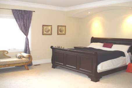 75 Frybrook Cres, Richmond Hill, L4B4B9 | Image 3