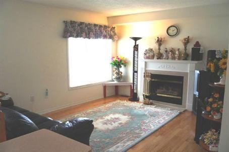 15 Futura Ave, Richmond Hill, L4S1V2 | Image 2