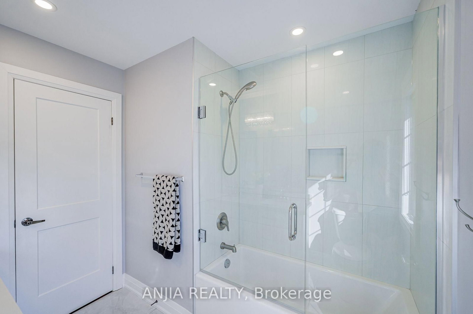 41 Valley Rd, Whitchurch-Stouffville, view 40