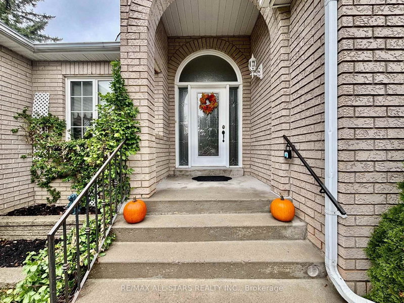 87 Lori Ave photo 5
