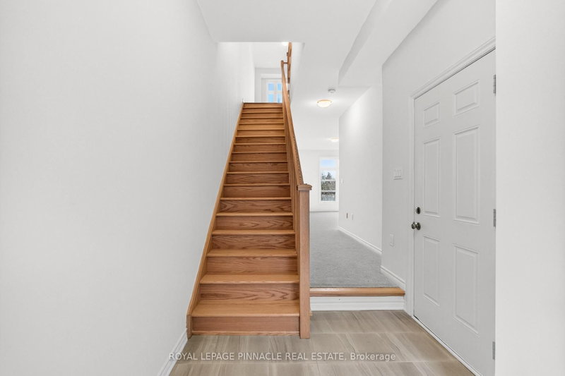69 Inverary Cres photo 5