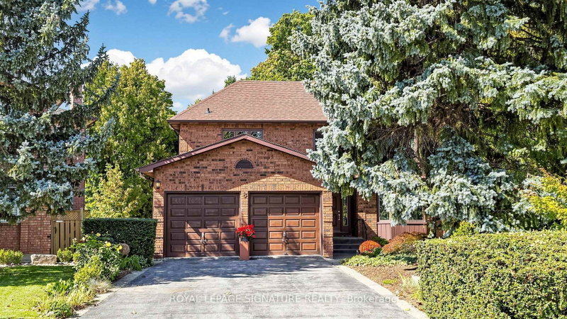 8 Royal Garden Blvd photo 2