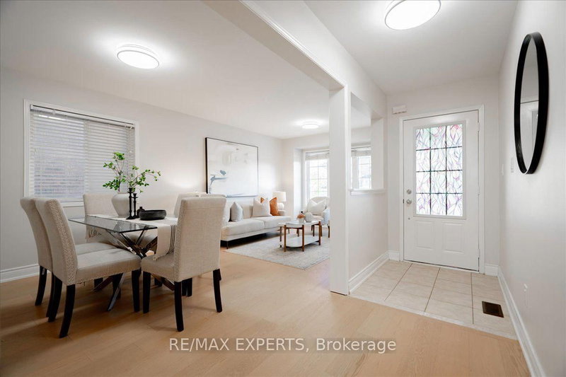 147 Armstrong Cres photo 3