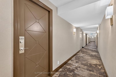 1203-18 Harding Boulevard, Richmond Hill, ON, photo 4