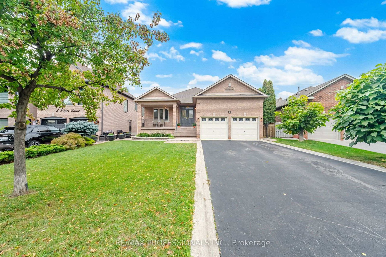 Detached House for sale at 8 Piper Court, Vaughan, Ontario, L6A 1X2 - Maple - MLS: N14084370