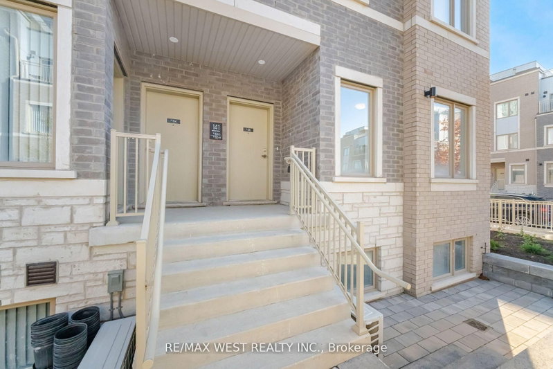 141 Honeycrisp Cres photo 4