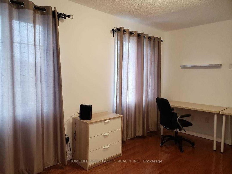 67 Westchester Cres photo 2