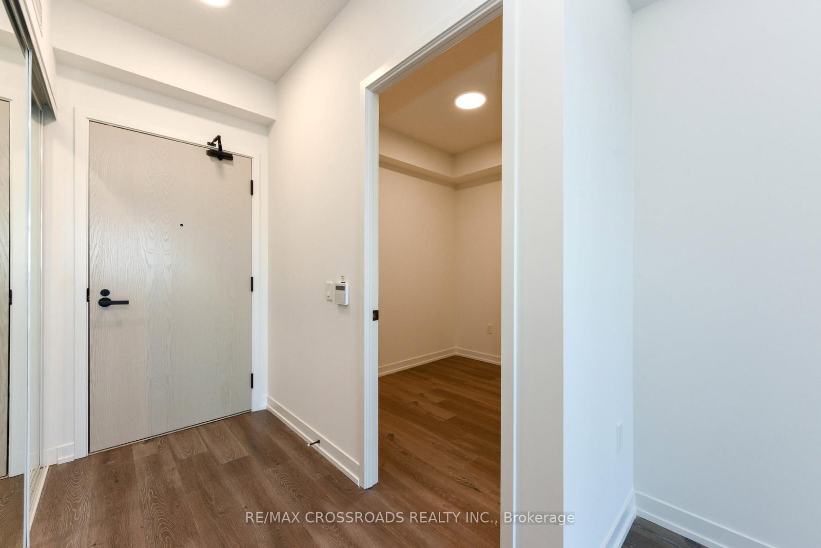 2003-225 Commerce St, Vaughan, view 5