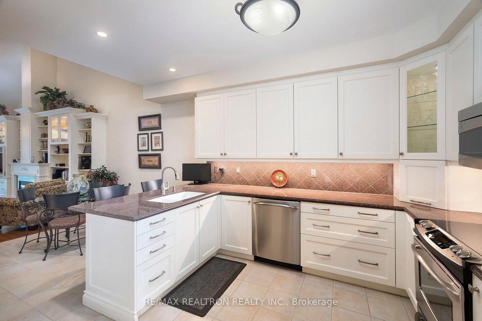 7 Wilton Trail • Aurora, ON photo 14