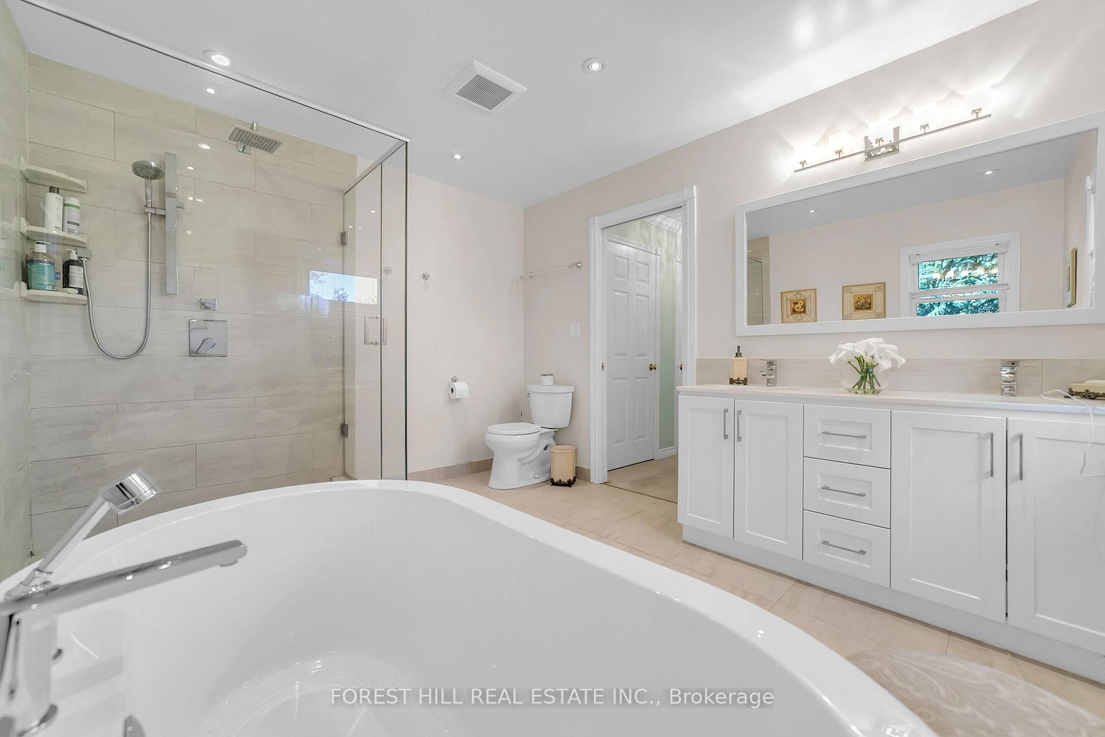 15 Theobalds Circle • Richmond Hill, ON photo 18