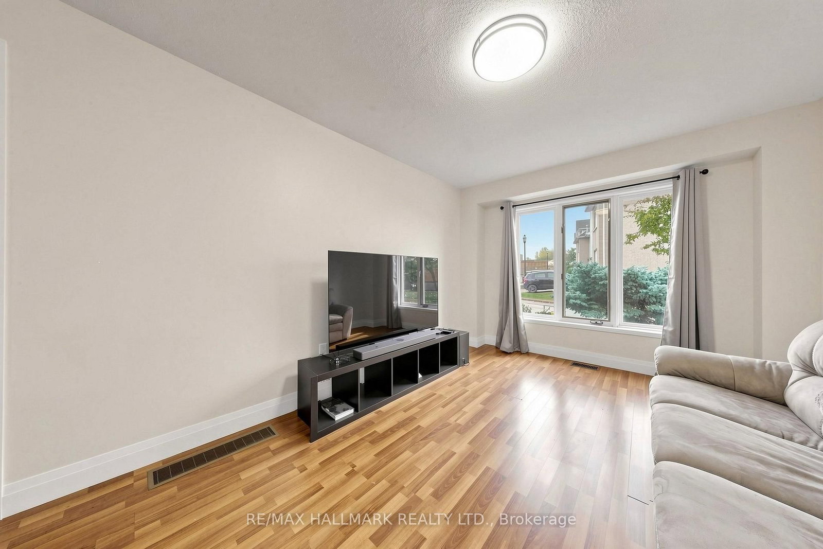 351 Riddell Court • #1 • Newmarket, ON photo 10