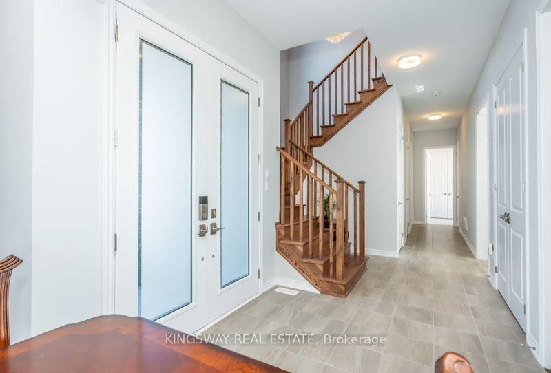 33 Edgar Ave photo 5