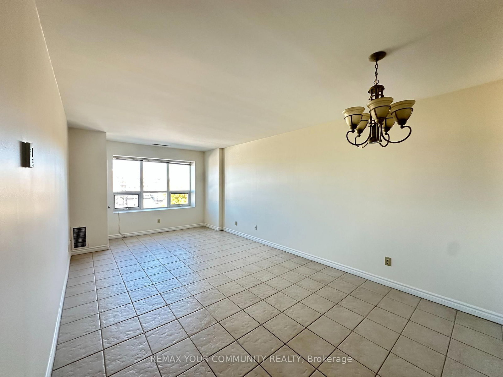 503-15207 Yonge St, Aurora, view 12