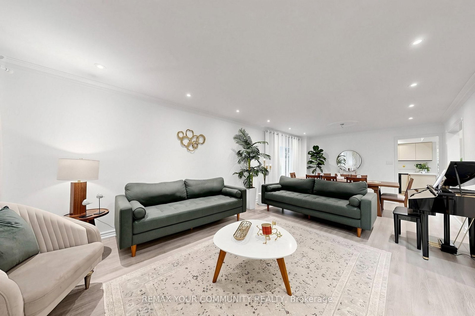 6 Bombay Court • Richmond Hill, ON photo 5