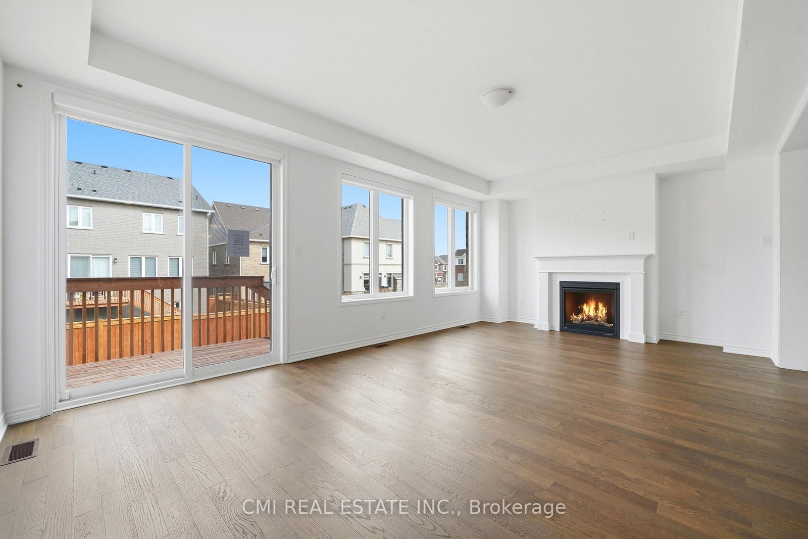 656 Newlove Street photo 8