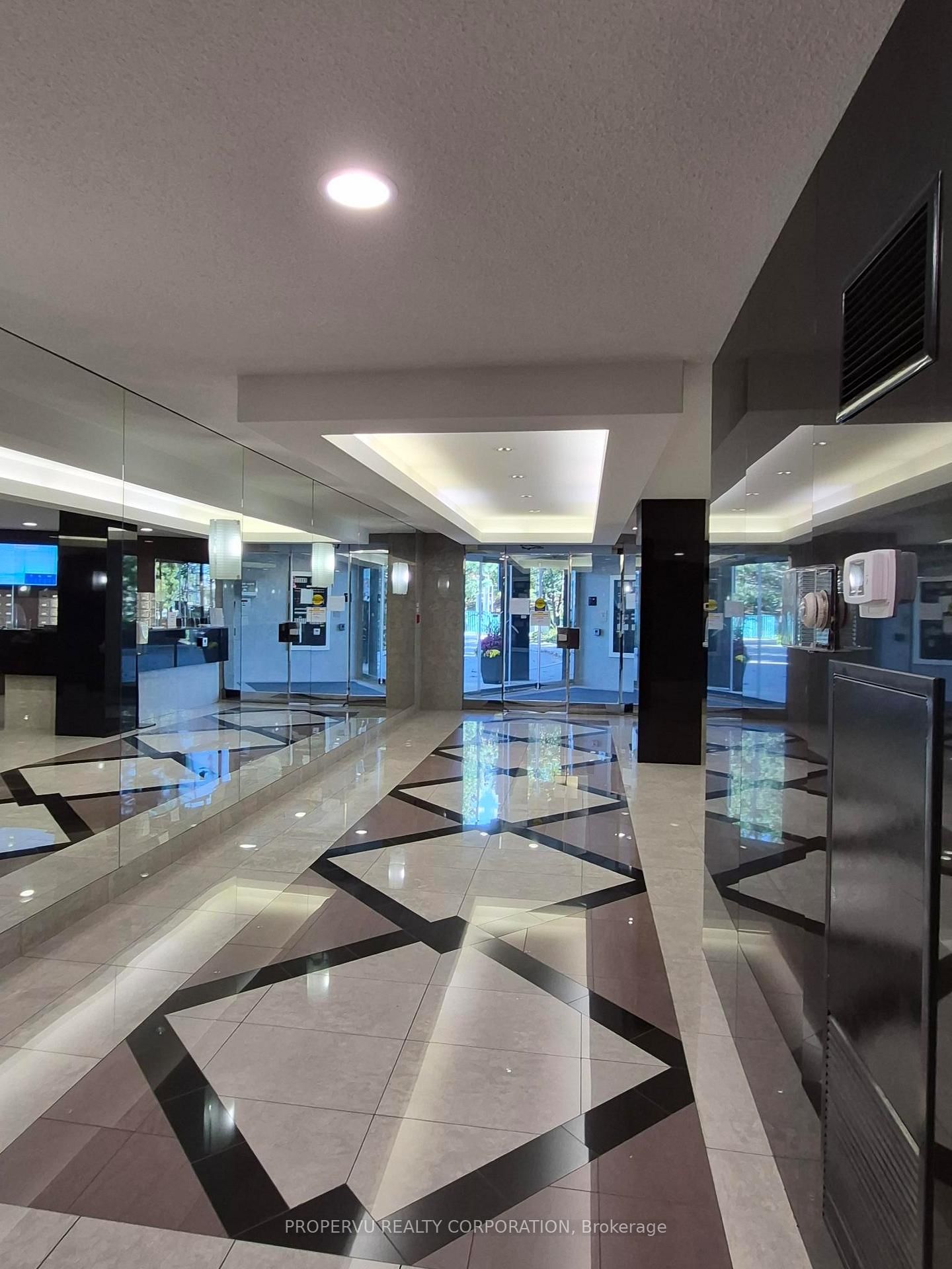 207-7250 Yonge St, Vaughan, view 3