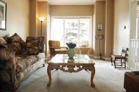 956 Portminster Crt, Newmarket, L3X1L8 | Image 3