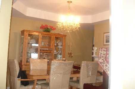 115 Blue Willow Dr, Vaughan, L4L9E9 | Image 2