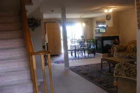 85 October Lane, Aurora, L4G7A1 | Image 2