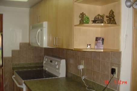 122 Tamarack Dr, Markham,  L3T4X | Image 3