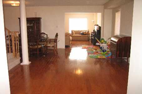 75 Maffey Cres, Richmond Hill, L4S0A8 | Image 2