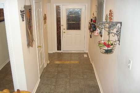 249 Rushbrook Dr, Newmarket, L3X2E3 | Image 2