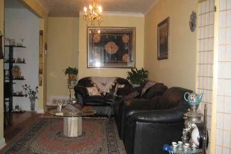 382 Blue Grass Blvd, Richmond Hill, L4C3H4 | Image 3