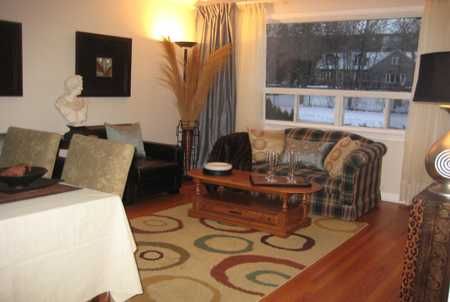 245 Elmwood Ave, Richmond Hill, L4C1L3 | Image 2