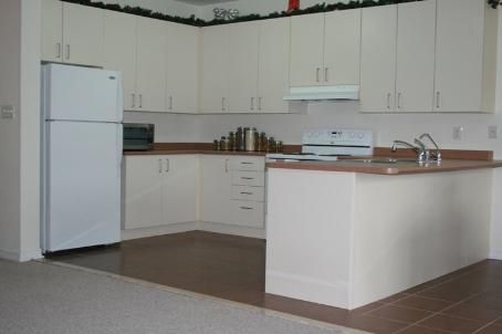 72 Dovetail Dr, Richmond Hill, L4E5A7 | Image 3