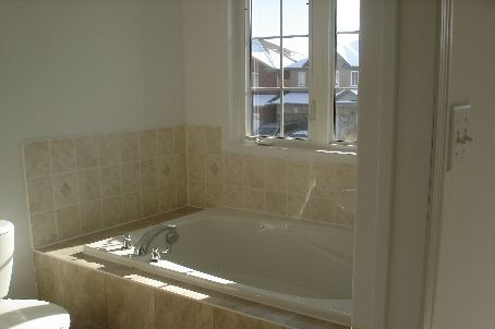 806 Castlemore Ave, Markham, L6E1P2 | Image 3