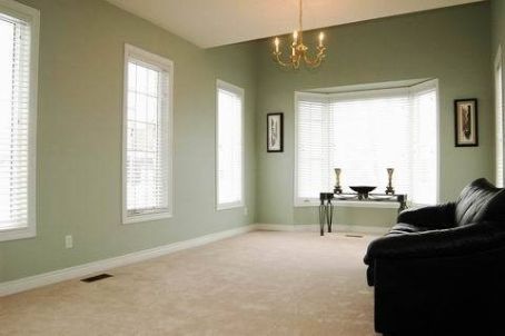 54 Gail Parks Cres, Newmarket, L3X3C3 | Image 2