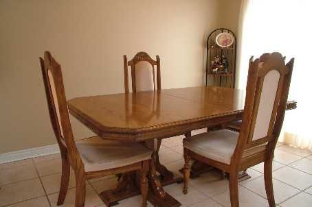 110 Warwick Cres, Newmarket, L3X2M7 | Image 3