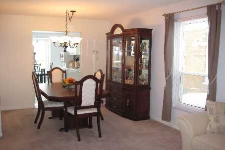 32 Macauley Dr, Markham, L3T5S5 | Image 3