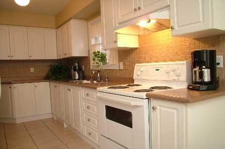 110 Warwick Cres, Newmarket, L3X2M7 | Image 2