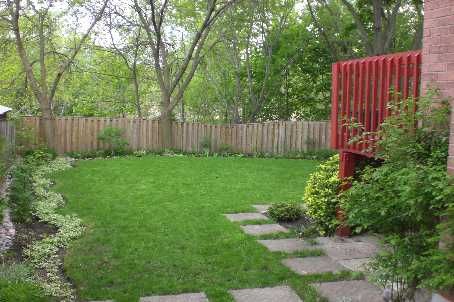 19 Backus Crt, Markham, L3P6V6 | Image 2