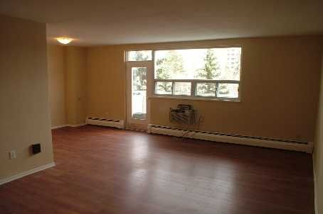 402 - 67 Richmond St, Richmond Hill, L4C3Y3 | Image 3