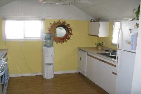 696 Hastings Ave, Innisfil, L0L2M0 | Image 2