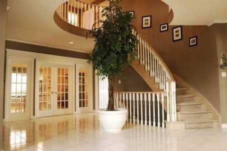 956 Portminster Crt, Newmarket, L3X1L8 | Image 2