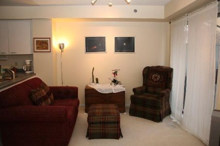 837 - 75 Weldrick Rd E, Richmond Hill, L4C0H9 | Image 2