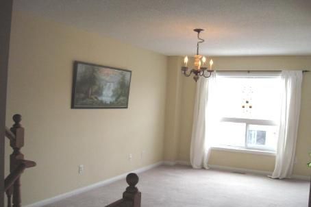 568 Legresley Lane, Newmarket, L3Y8R8 | Image 3