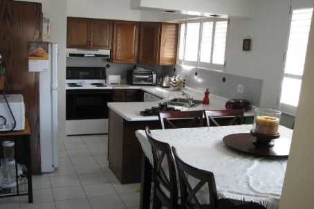 437 Taylor Mills Dr N, Richmond Hill, L4C2V1 | Image 2
