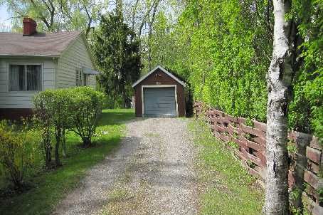 108 Yongehurst Rd, Richmond Hill, L4C3T2 | Image 2