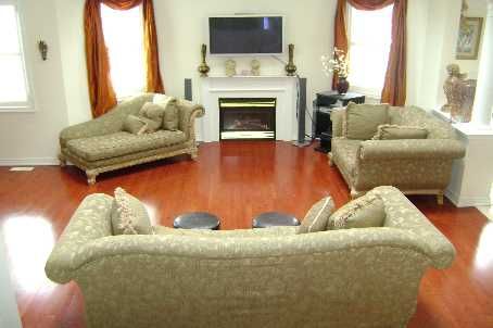 16 Chasser Dr, Markham, L6E1K4 | Image 2