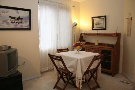 837 - 75 Weldrick Rd E, Richmond Hill, L4C0H9 | Image 3