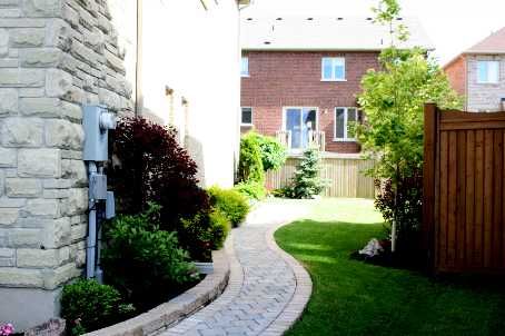 14 Riel Dr, Richmond Hill, L4E4W4 | Image 2