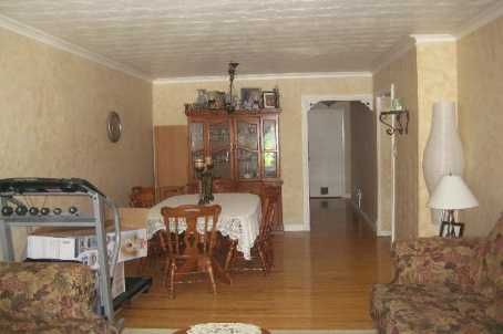 107 Bayview Pkwy, Newmarket, L3Y3W2 | Image 2