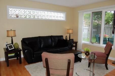 50 Widdifield Ave, Newmarket, L3X1Z4 | Image 3